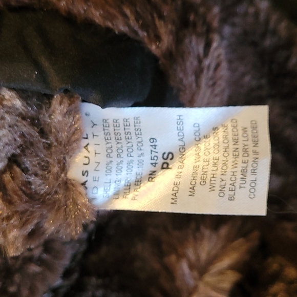 Reversible faux fur vest - Picture 10 of 10